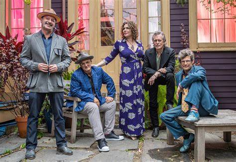 Lulu and the Broadsides. Opener: Mary Elaine Jenkins